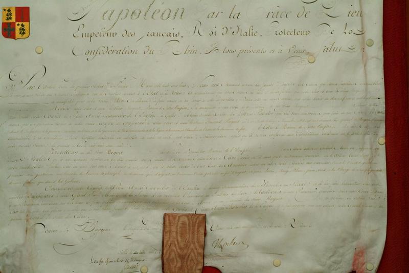 manuscrit (lettre patente) de Napoléon Ier du 26 avril 1808 : Attribution du titre de baron de l'Empire au général François Roguet - © Ministère de la Culture (France), Médiathèque du patrimoine et de la photographie (objets mobiliers), tous droits réservés