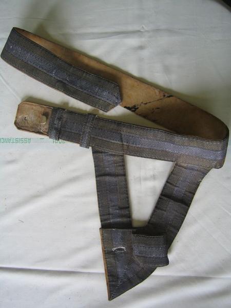 ensemble d'un costume militaire (costume d'apparat) : ceinture - © Ministère de la Culture (France), Médiathèque du patrimoine et de la photographie (objets mobiliers), tous droits réservés