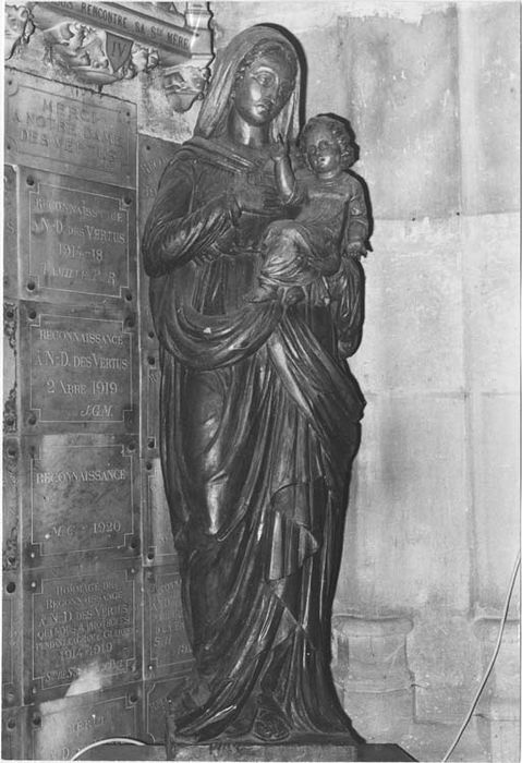 statue : Vierge à l'Enfant