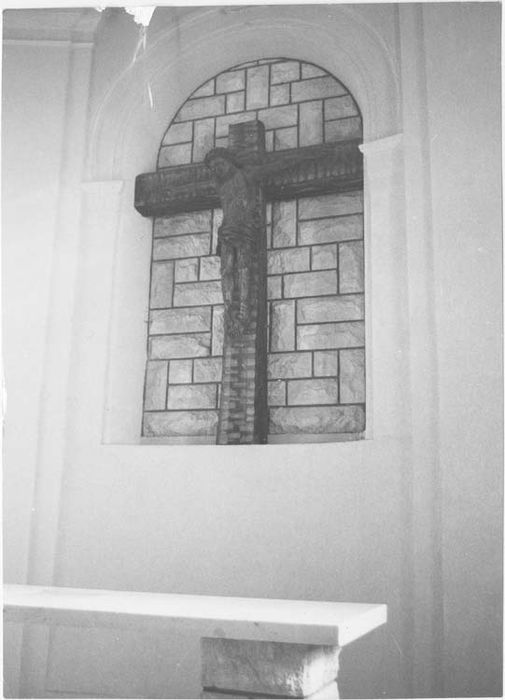 statue : Christ en croix