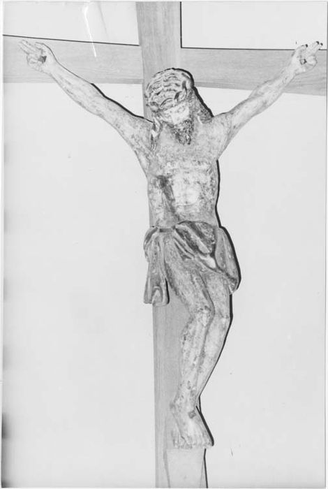 Statue : Christ en croix