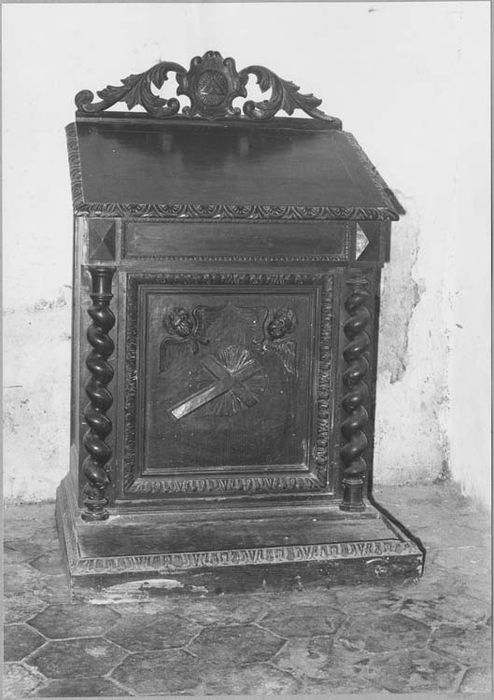 prie-Dieu à armoire et pupitre - © Ministère de la Culture (France), Médiathèque du patrimoine et de la photographie, Tous droits réservés
