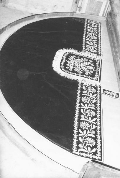 ornement dit de Louis XVIII en velours noir brodé d'argent