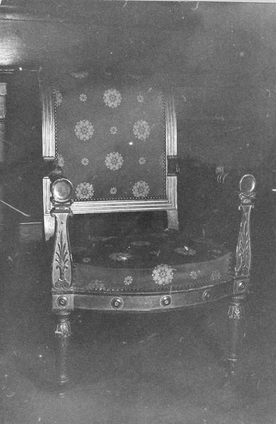 un des quatre fauteuils provenant du château de Fontainebleau par Geroges l'Ainé et François-Honoré Jacob - © Ministère de la Culture (France), Médiathèque du patrimoine et de la photographie, diffusion RMN-GP