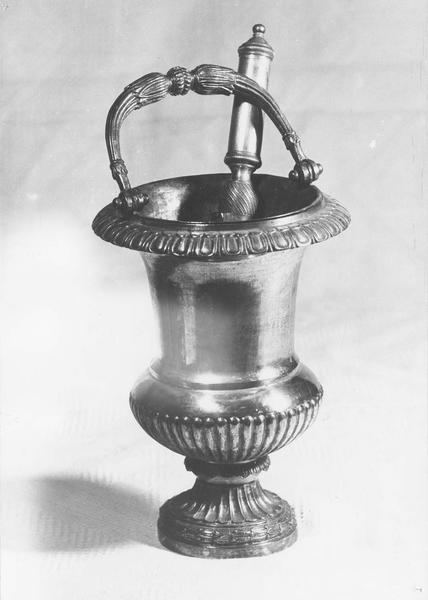 seau à eau bénite, goupillon SD76 - © Ministère de la Culture (France), Médiathèque du patrimoine et de la photographie, diffusion RMN-GP