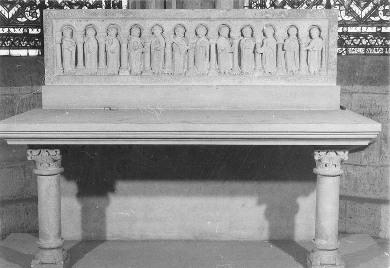 retable d'autel représentant les douze apôtres - © Ministère de la Culture (France), Médiathèque du patrimoine et de la photographie, diffusion RMN-GP