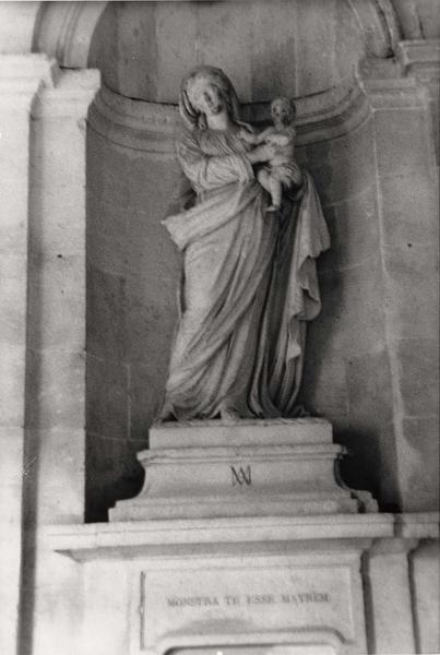 statue : Vierge à l'Enfant - © Ministère de la Culture (France), Médiathèque du patrimoine et de la photographie (objets mobiliers), tous droits réservés
