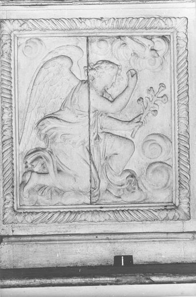 bas-relief du retable : L'Annonciation, détail de l'ange