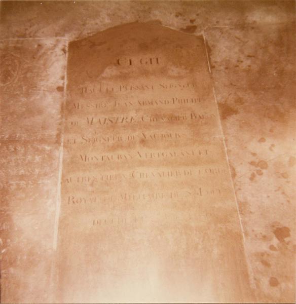 dalle funéraire de Jean-Armand-Philippe de Maistre, seigneur de Vaujours - © Ministère de la Culture (France), Médiathèque du patrimoine et de la photographie (objets mobiliers), tous droits réservés