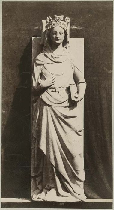 statue (gisant) : Constance d'Arles, seconde épouse de Robert le Pieux, roi de France