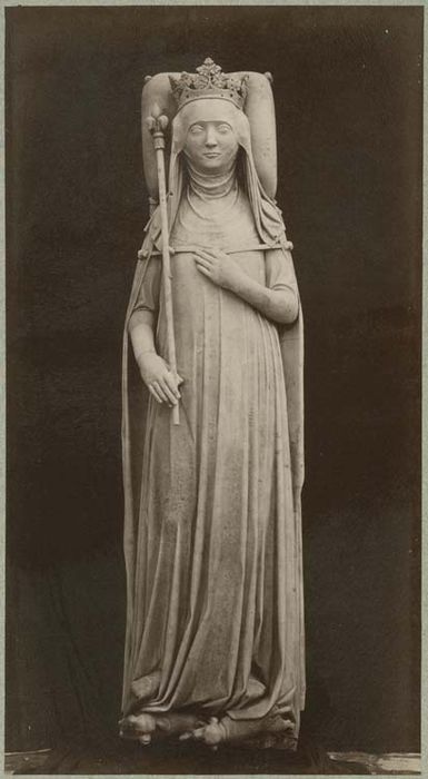 statue (gisant) : Jeanne d'Evreux, fille de Louis de France, comte d'Evreux, et de Marguerite d'Artois, troisième épouse de Charles IV, roi de France