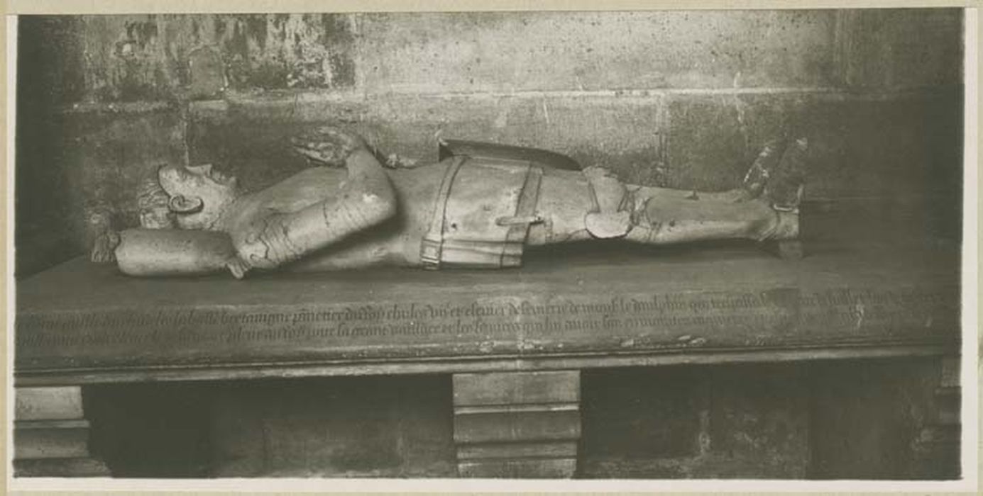 statue : Guillaume de Chastel, panetier des rois Charles VI et Charles VII