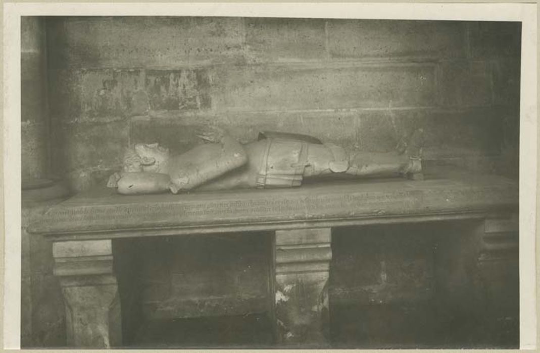 statue : Guillaume de Chastel, panetier des rois Charles VI et Charles VII
