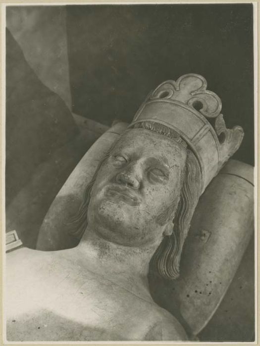 statue (gisant) : Philippe VI de Valois, roi de France, fils de Charles, comte de Valois