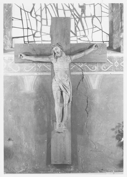statue : Christ en croix, vue générale
