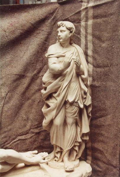 groupe sculpté : Vierge de Pitié entre deux saintes femmes, détail d'une sainte femme