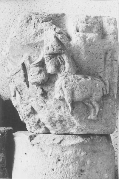 chapiteau : deux centaures, vue généarle - © Ministère de la Culture (France), Médiathèque du patrimoine et de la photographie (objets mobiliers), tous droits réservés