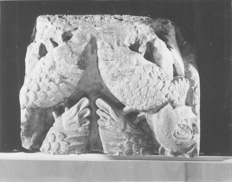 chapiteau : feuillage, vue générale - © Ministère de la Culture (France), Médiathèque du patrimoine et de la photographie (objets mobiliers), tous droits réservés