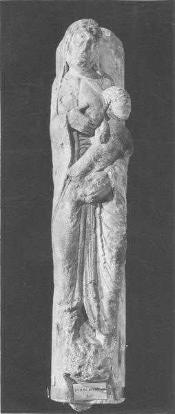 statue colonne : Jeune de saint Nicolas (le), vue générale - © Ministère de la Culture (France), Médiathèque du patrimoine et de la photographie (objets mobiliers), tous droits réservés