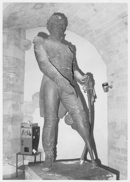 statue du général baron Daumesnil, vue générale