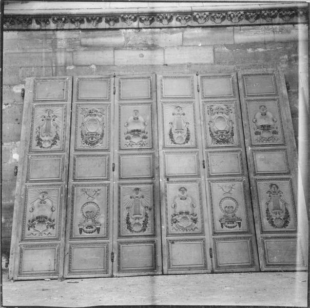 armoire-bibliothèque, vue partielle