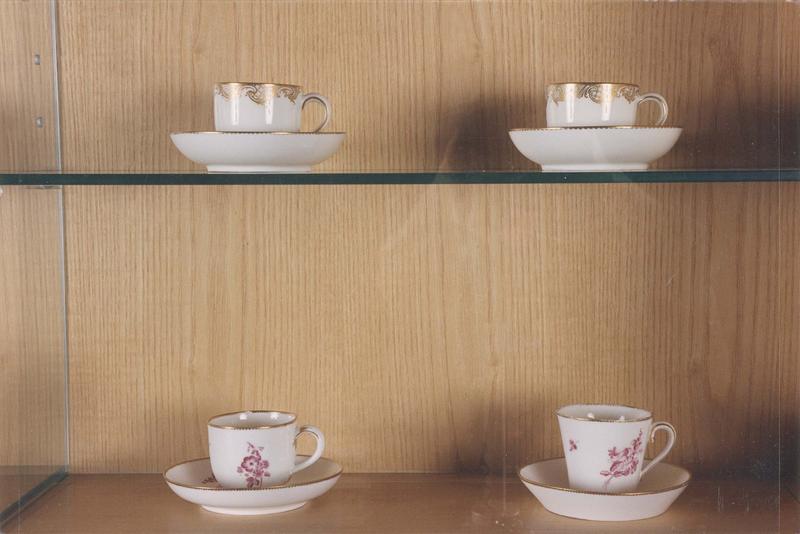 Tasse à la reine, soucoupe