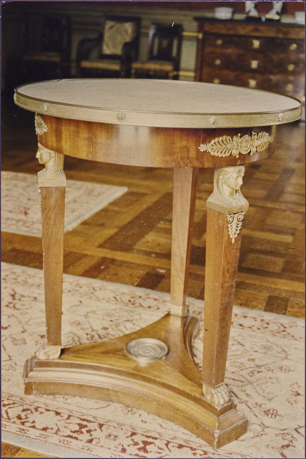 table à déjeuner, guéridon, vue générale - © Ministère de la Culture (France), Médiathèque du patrimoine et de la photographie (objets mobiliers), tous droits réservés