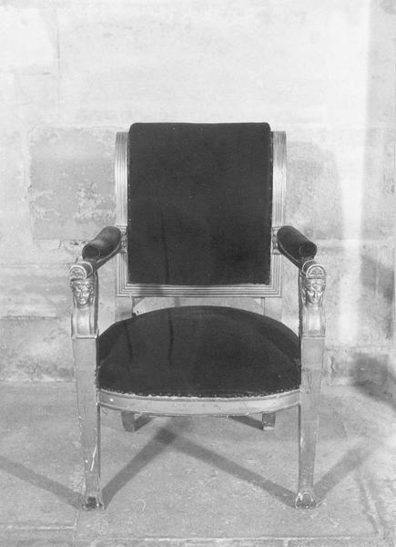 fauteuil de célébrant, vue générale