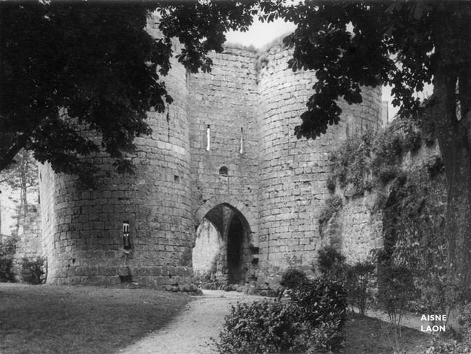 La Porte de Soissons avec feuillage