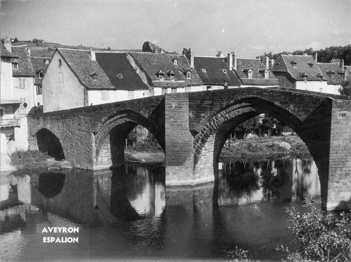 Le pont en grès rouge