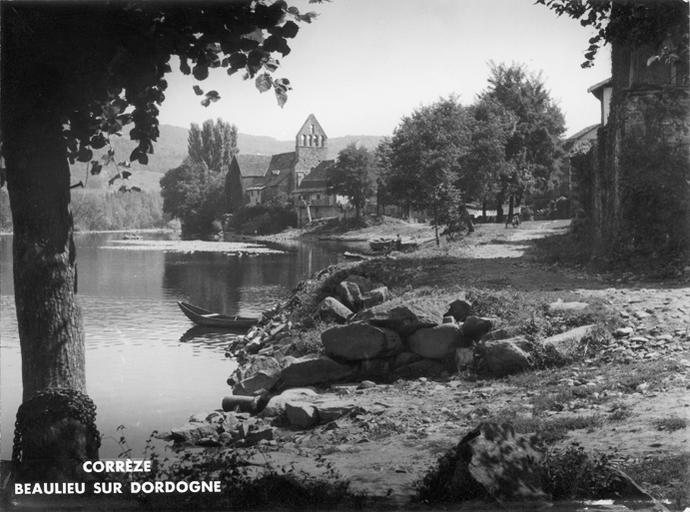 La Chapelle des Pénitents, et les bords de la Dordogne