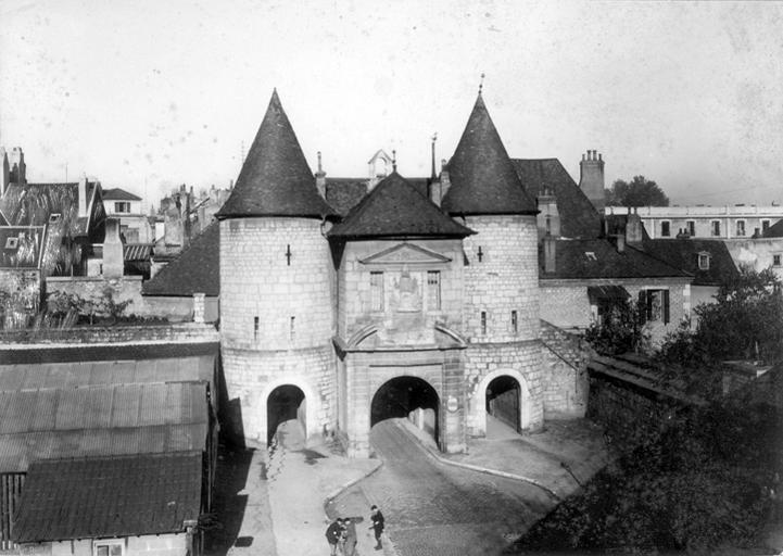 Porte Rivotte, partie des anciens remparts de Vauban