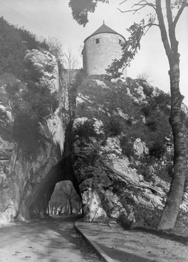 Porte taillée, partie des anciens remparts de Vauban