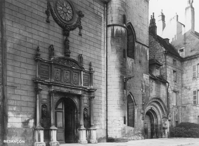 Façade et portail de l'église Notre-Dame