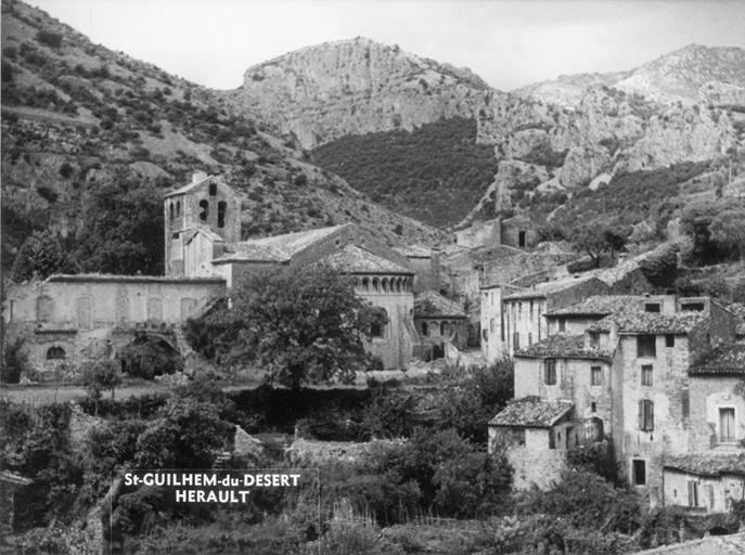 Vue générale et abside de l'église