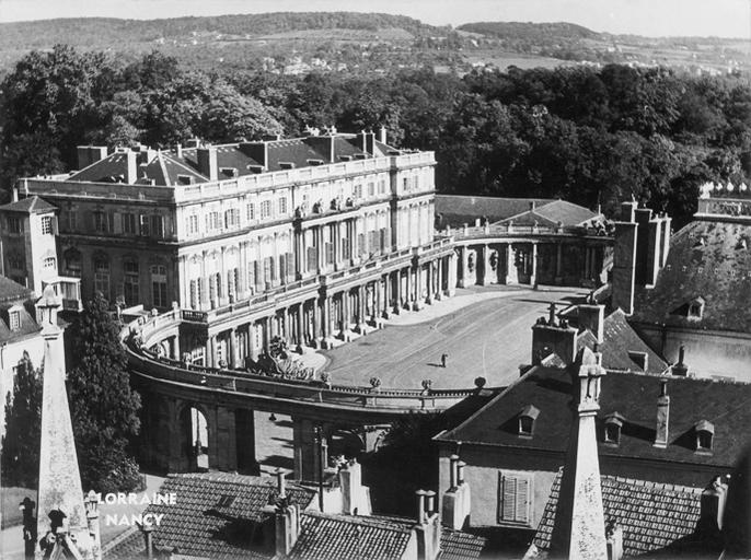 Hémicycle de la Carrière et  Palais du Gouvernement