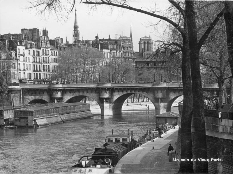 Pont Marie, péniches et maison flottante sur la Seine ; avec la légende SNCF « Un coin du vieux Paris »