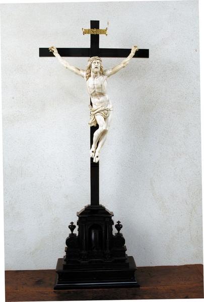 croix (crucifix) : Christ en croix