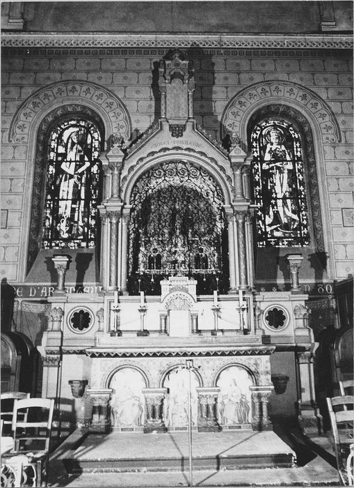 châsse reliquaire de la Sainte Tunique : vue au-dessus de l’autel du croisillon Nord - © Ministère de la Culture (France), Médiathèque du patrimoine et de la photographie, diffusion RMN-GP