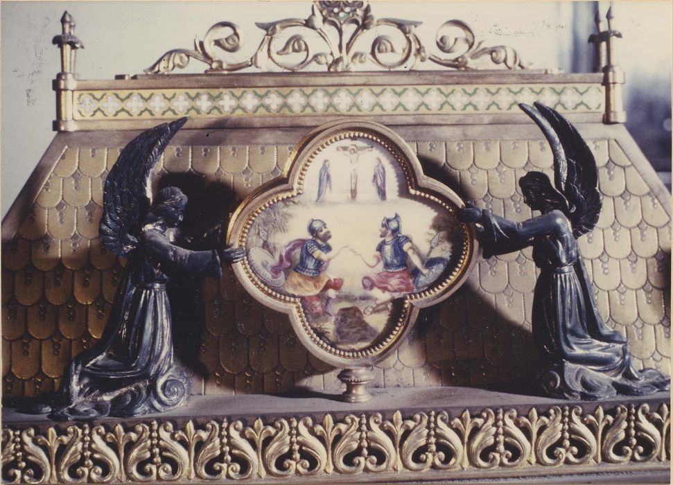 châsse reliquaire de la Sainte Tunique : détail (soldats jouant la Tunique aux dés) - © Ministère de la Culture (France), Médiathèque du patrimoine et de la photographie, diffusion RMN-GP