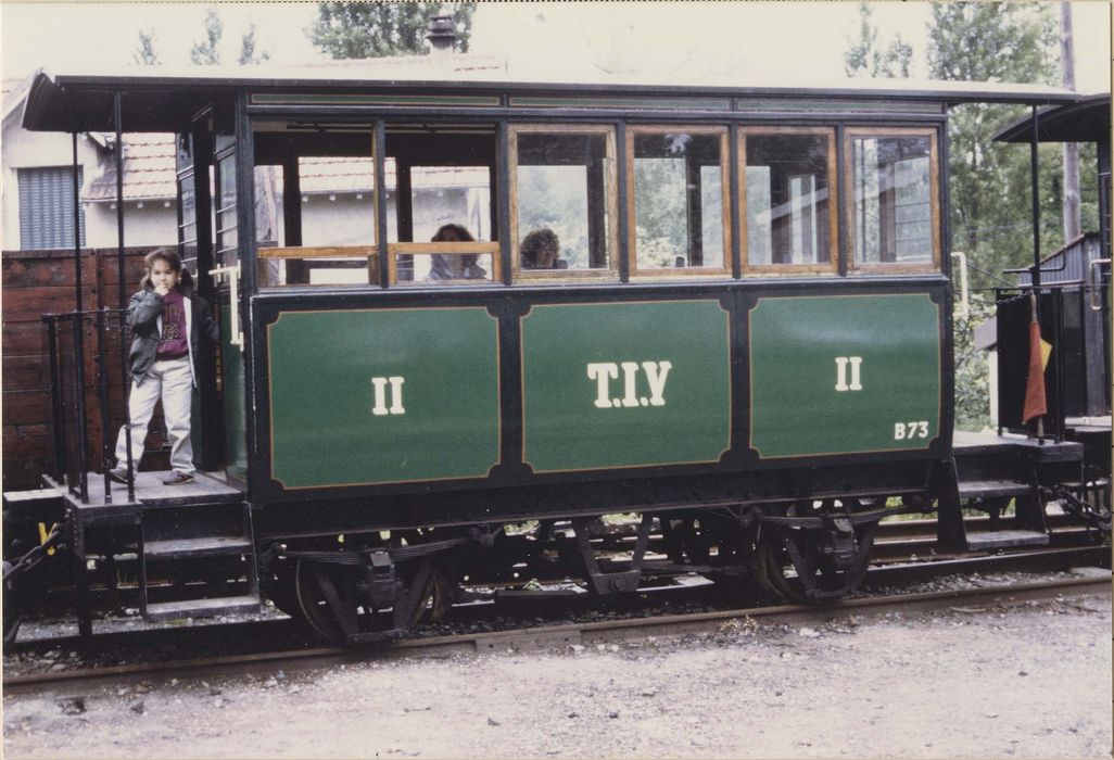 voiture à voyageurs type Carel Frères, à essieux parallèles, à voie métrique, B 73 - © Ministère de la Culture (France), Médiathèque du patrimoine et de la photographie, diffusion RMN-GP