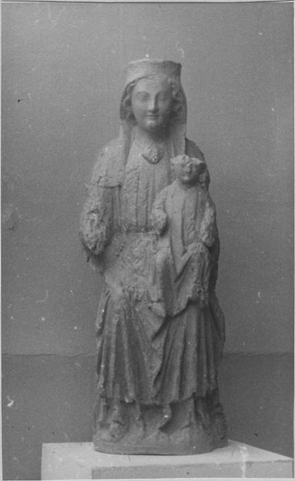 statue : Vierge à l'enfant