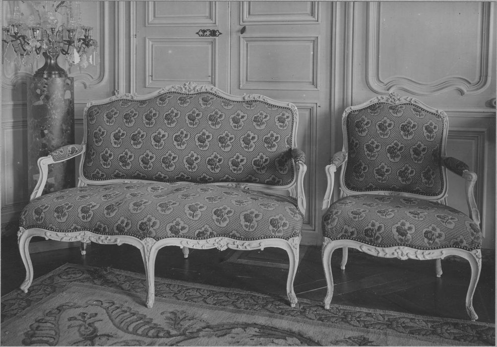 girandole ; mobilier du grand salon : un canapé, un fauteuil - © Ministère de la Culture (France), Médiathèque du patrimoine et de la photographie, diffusion RMN-GP