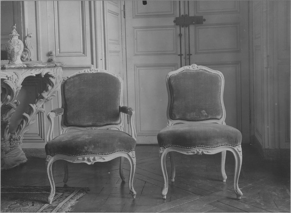 mobilier du salon bleu : un fauteuil, une chaise - © Ministère de la Culture (France), Médiathèque du patrimoine et de la photographie, diffusion RMN-GP