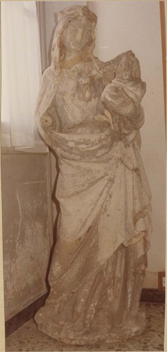 statue : Vierge à l'enfant