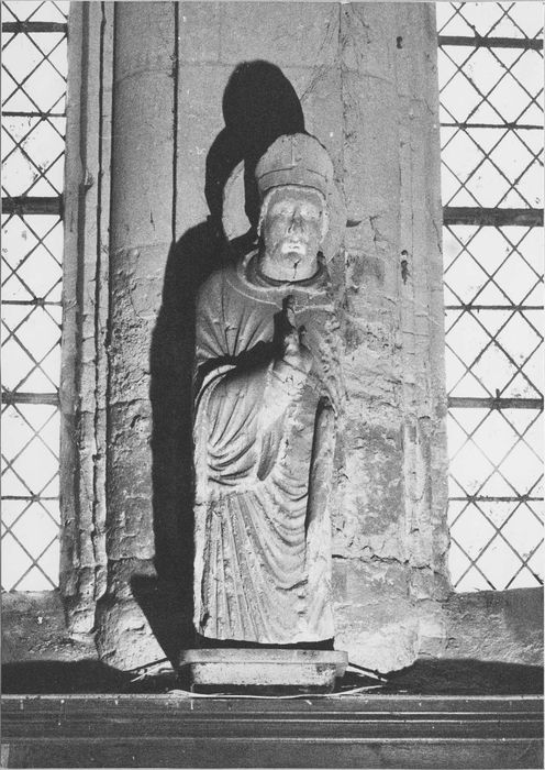 statue : saint évêque, saint Aubin (?)