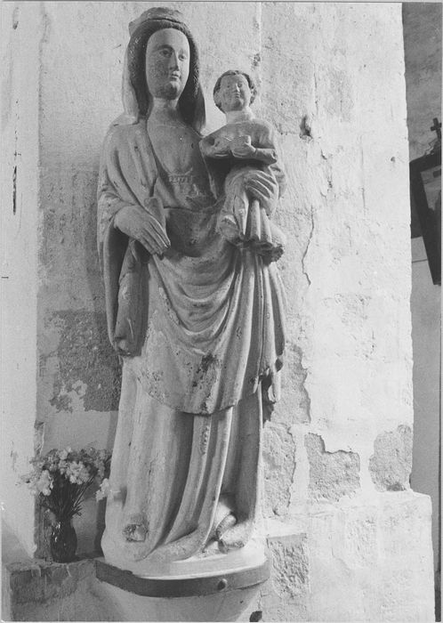statue : Vierge à l'Enfant