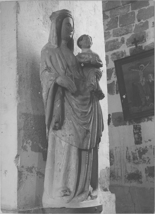 statue : Vierge à l'Enfant, vue de trois quarts