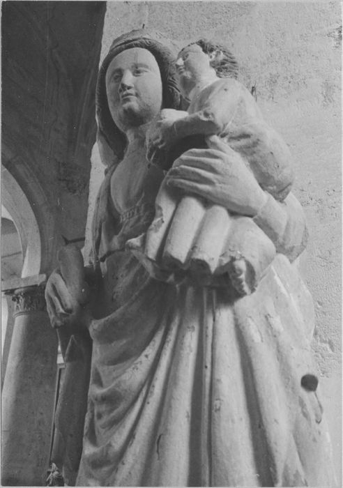 statue : Vierge à l'Enfant, détail
