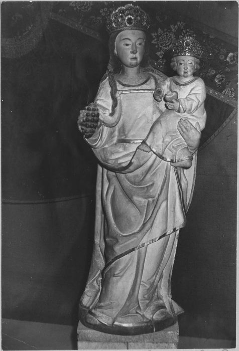 statue : Vierge à l'Enfant